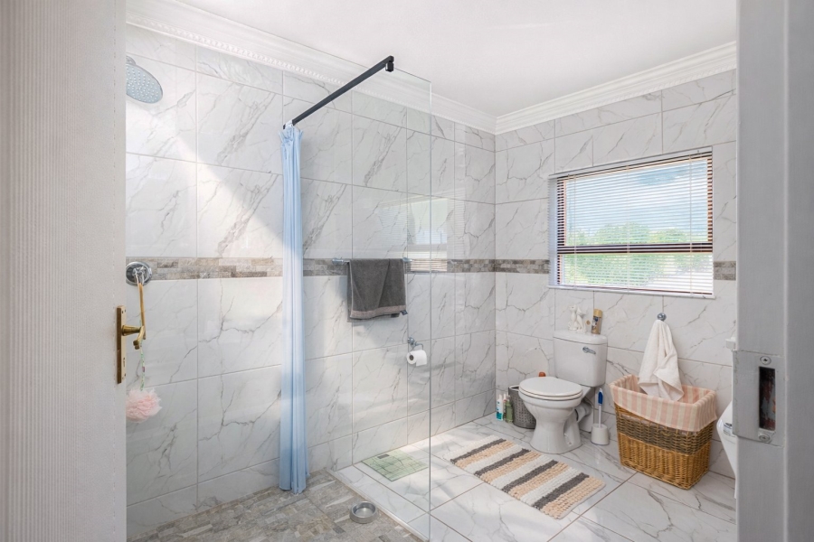 5 Bedroom Property for Sale in Meerhof North West